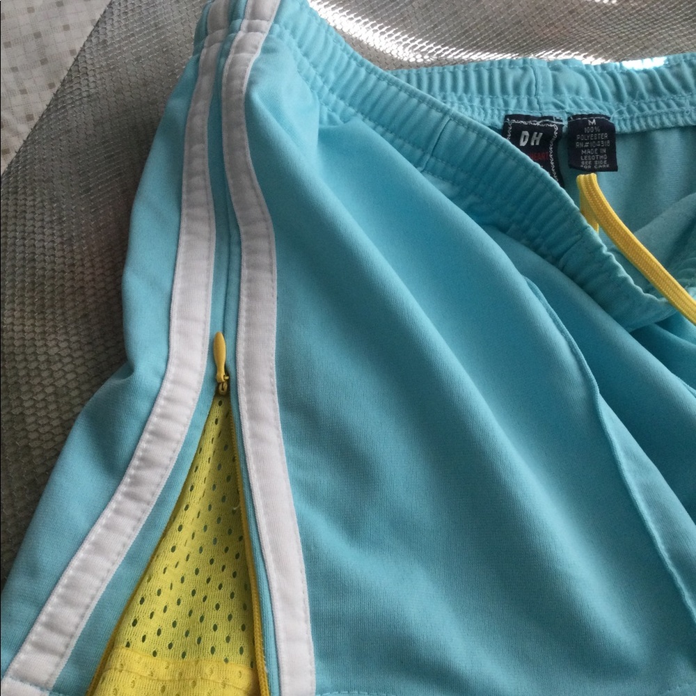 Women active short